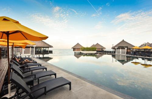 Kampung Bagan Lalang Resort | Experience Avani Sepang Goldcoast Resort with Private Beach