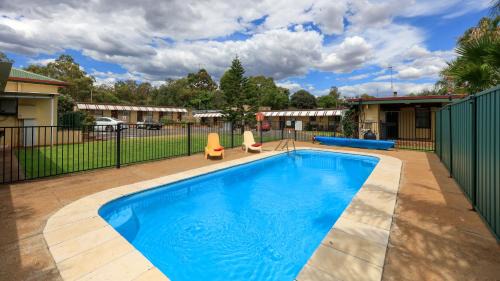 Peak Hill Hotel | Relaxing Getaway at Golden Peak Motel PeakHill with Ocean View