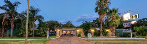 Peak Hill Hotel | Relaxing Getaway at Golden Peak Motel PeakHill with Ocean View