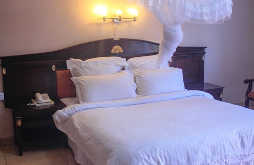 Monze Bed & Breakfast | Cozy Golden Pillow Lodge Monze: Family-Friendly Retreat