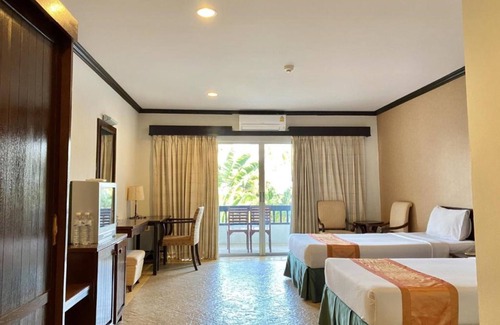 Pak Nam Pran Hotel | Relax at Golden Pine Beach Resort & Spa: Pool, Spa & More