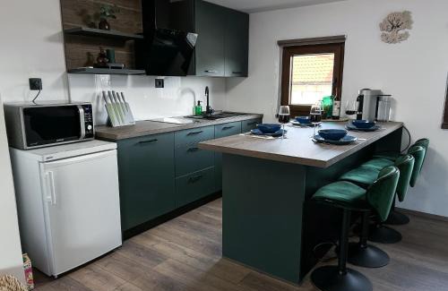 Vinica House | Discover Golden Pinpoint: Pet Friendly with Hot Tub Bliss