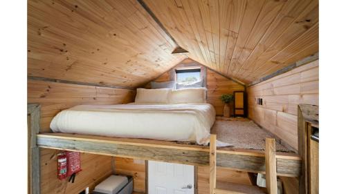 Ross Creek House | Experience Golden Plains: 4-Star Hotel with Perfect Ratings