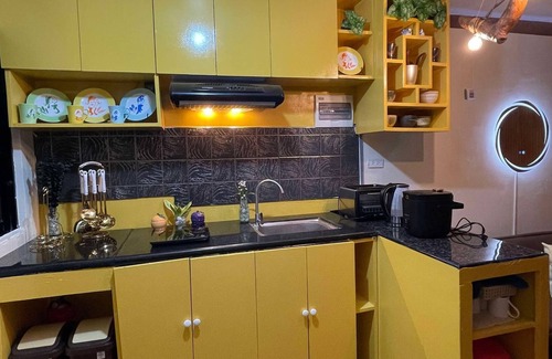 Cebu Condo | Golden Poppy 2-bedroom condo with WiFi, AC in amazing Cebu City