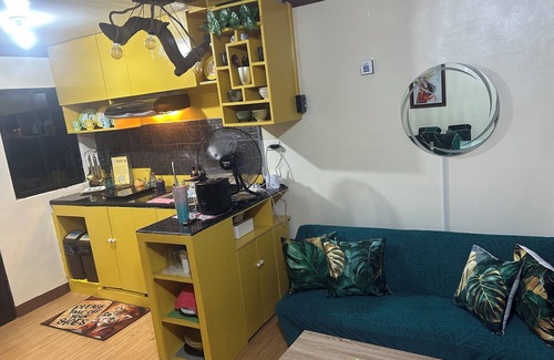 Cebu Condo | Golden Poppy 2-bedroom condo with WiFi, AC in amazing Cebu City
