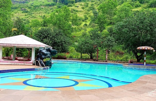 Igatpuri Hotel | Relax at Golden Resort and Farm with Family-Friendly Amenities