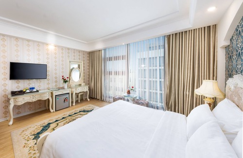 Son Tra Hotel | Discover Golden Rose Hotel, 300M from the Beach