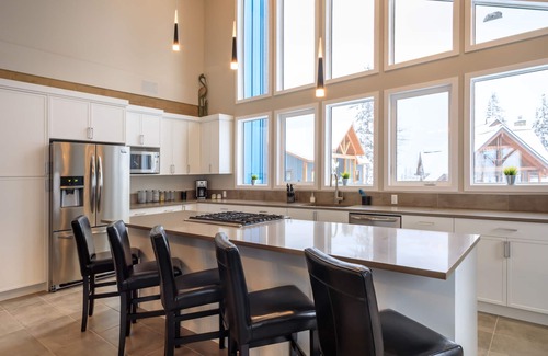 Golden House | Discover Golden's Blue Heron on Kicking Horse Mountain