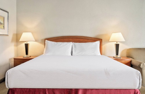 Harbor Hotel | Golden Sails Hotel: Relaxing Pool, Spa & Family-Friendly Stay