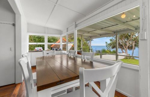 Beachmere House | Pet-Friendly Golden Sands at Beachmere with Ocean Views