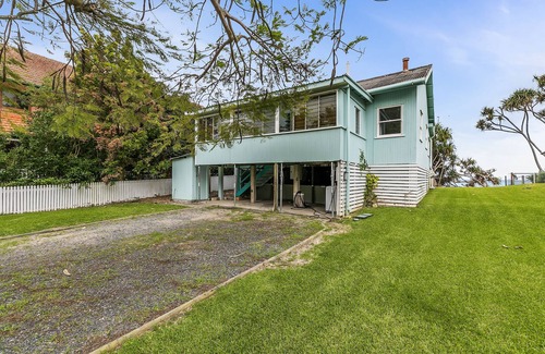 Beachmere House | Peaceful Golden Sands: Oceanfront Comfort & Pet-Friendly Stays