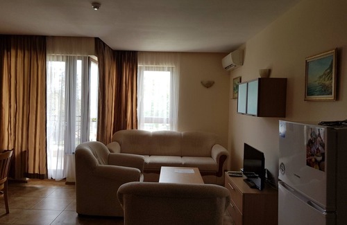 Golden Sands Apartment | Ocean View Golden Sands Rentals with Pet-Friendly Amenities