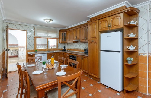 El Moncayo House | Relax at Golden SeaGuard by Fidalsa: Pet-Friendly Stay