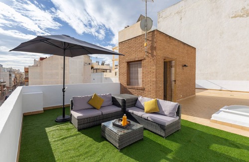 El Moncayo House | Relax at Golden SeaGuard by Fidalsa: Pet-Friendly Stay