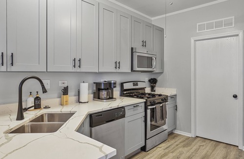 Naperville House | Golden! Sleeps 8/2.5 Bath Townhome