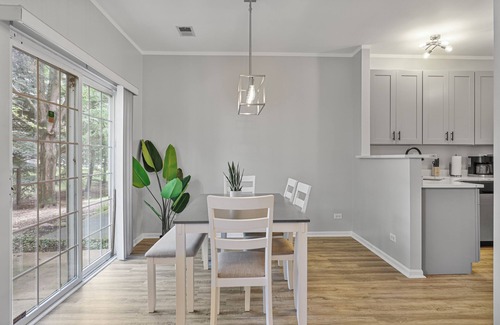 Naperville House | Golden! Sleeps 8/2.5 Bath Townhome