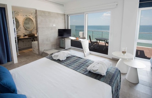 Perea Hotel | Golden Star City Resort: 4-Star Retreat with Ocean Views