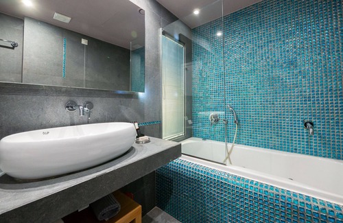 Perea Hotel | Golden Star City Resort: 4-Star Retreat with Ocean Views