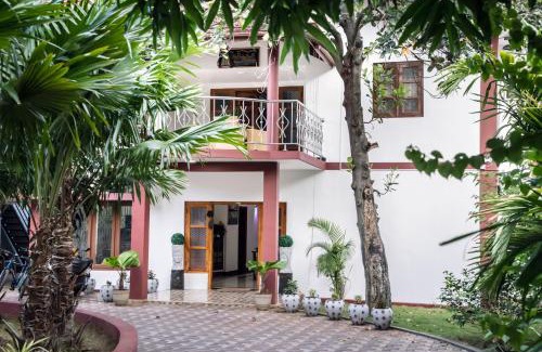 Jaffna House | Affordable Golden Star Guest House with Breakfast Included