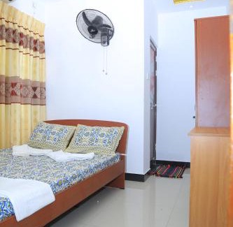 Jaffna House | Affordable Golden Star Guest House with Breakfast Included
