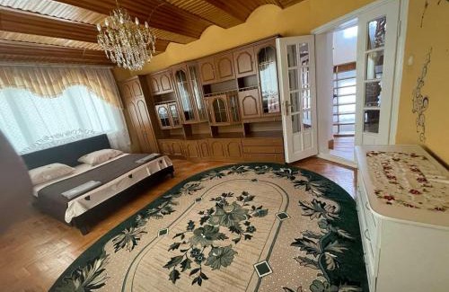Transcarpathia Apartment | Guest Rated 9.9: Golden Sun Family Apartment Near Berehove