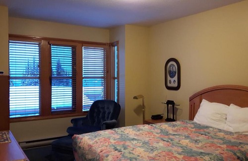 Silver Star Mountain House | Golden Sun: Family-Friendly Hotel with Heartwarming Amenities