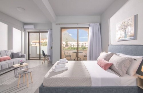 Kato Gouves House | Golden Sunlight by Estia: Guest Rated 9.4 with Pool & Breakfast
