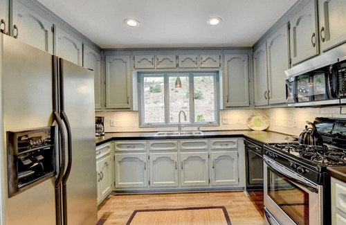 Gainesville House | Golden Sunrise with Breathtaking Water Views & Top Amenities