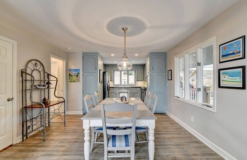 Gainesville House | Golden Sunrise with Breathtaking Water Views & Top Amenities