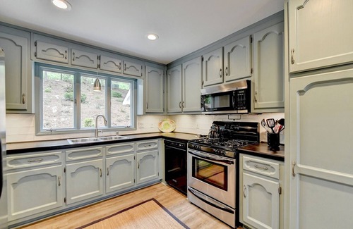 Gainesville House | Golden Sunrise with Breathtaking Water Views & Top Amenities