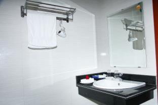 Thai Binh Hotel | Delightful Golden Thai Binh Hotel with Child-Friendly Amenities