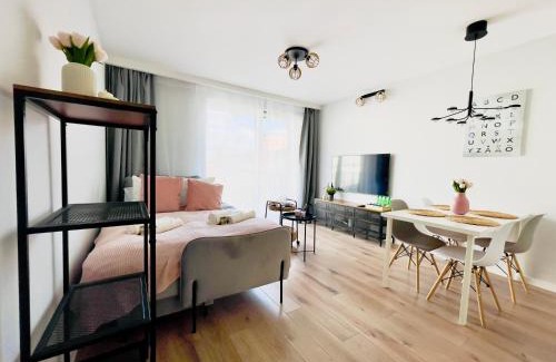 Lodz Apartment | Pet-Friendly Golden Tobaco: 4-Star Stay with Balcony