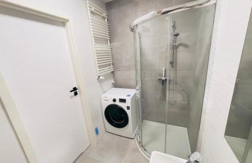 Lodz Apartment | Pet-Friendly Golden Tobaco: 4-Star Stay with Balcony