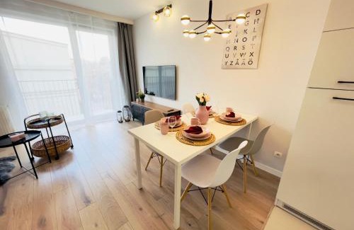 Lodz Apartment | Pet-Friendly Golden Tobaco: 4-Star Stay with Balcony