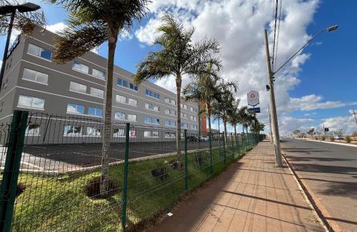 Grand Ville Hotel | Pet Friendly Golden Tower Aeroporto - Guest Rated 8.6/10