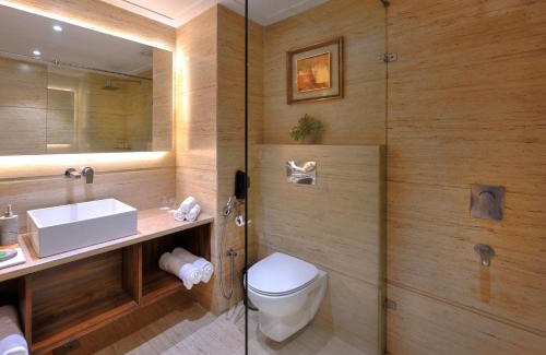 Taj Ganj Hotel | Elegant Golden Tulip Agra: Pool, Ocean View & Spa Retreat