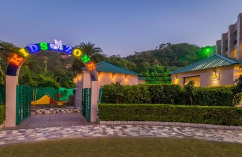 Panchkula Hotel | Relax at Golden Tulip Chandigarh: Pool, Spa & Ocean View