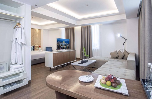 Makassar Hotel | Discover Golden Tulip Essential Makassar with Pool & Spa