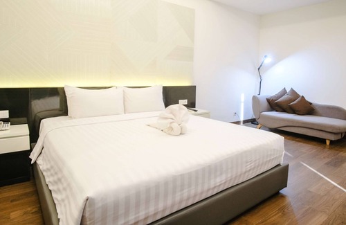 Makassar Hotel | Discover Golden Tulip Essential Makassar with Pool & Spa