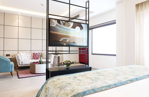 Auli Hotel | Premier Stay at Golden Tulip Lucknow with Pool & Dining
