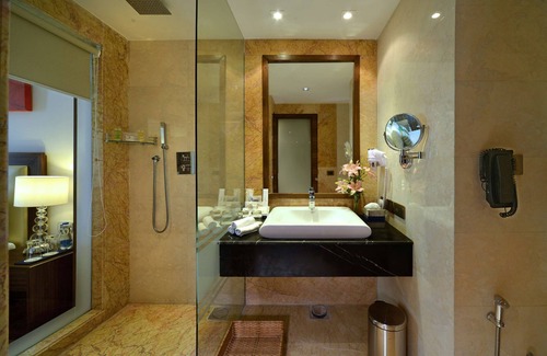 Auli Hotel | Premier Stay at Golden Tulip Lucknow with Pool & Dining