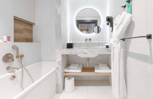 Limonest Hotel | Discover Golden Tulip Lyon Ouest Techlid: Spa & Pool Retreat