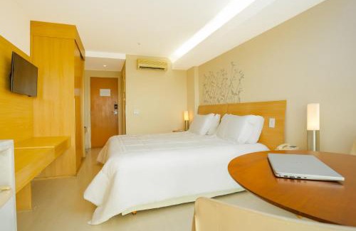 Macae Hotel | Oceanfront Golden Tulip Macaé: 4-Star Family Getaway