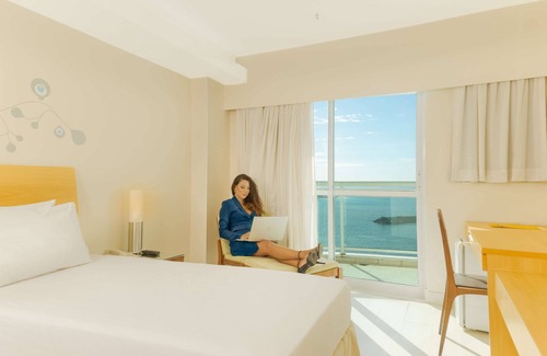 Macae Hotel | Relaxing Stay at Golden Tulip Macaé with Pool & Restaurant
