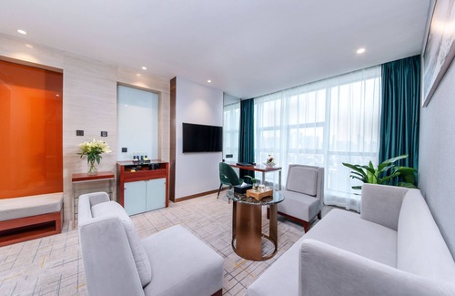 Han Yang Hotel | Accessible Comfort at Golden Tulip Wuhan Wangjiawan Hotel