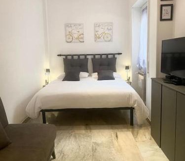 Monte Sacro Apartment | Golden Valley House 4-8 pax - box auto Metro B1 Conca D'oro treno Val d'Ala