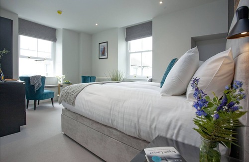 Brixham Hotel | Inviting Golden Vanity Maritime Suites: Cozy Suite for Two