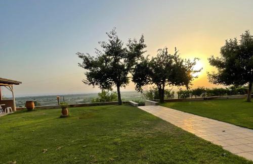 Kato Samiko House | Family-Friendly Stay at Golden View Apartment 2