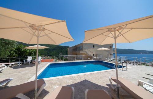 Zelenika Apartment | Top-Rated Golden View Apartments: Family-Friendly Retreat