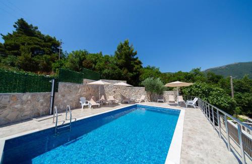 Zelenika Apartment | Top-Rated Golden View Apartments: Family-Friendly Retreat